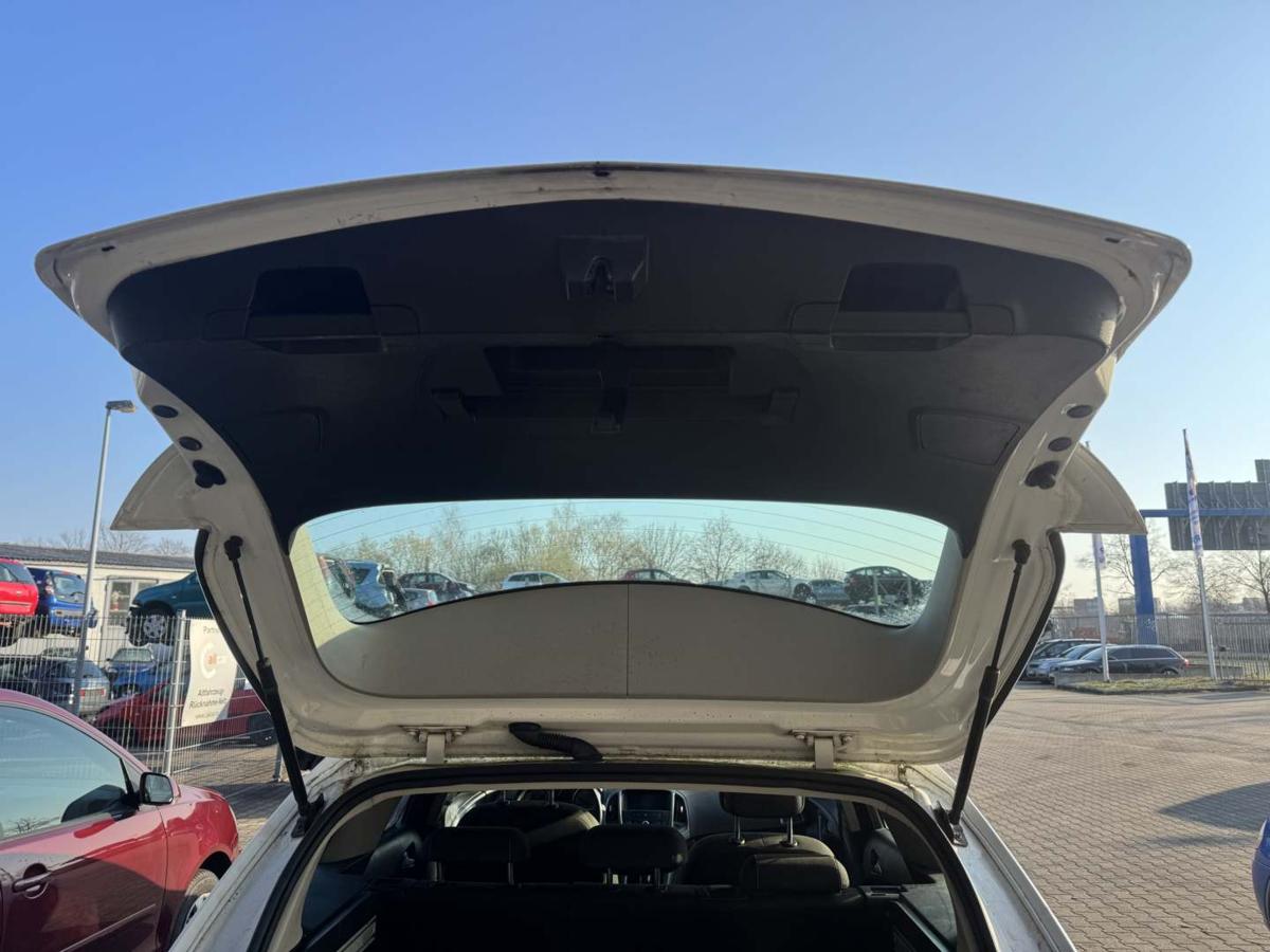 Opel Astra J Sports Tourer original Heckklappe mit Heckscheibe Z40R Schneewei&szlig; Kombi Bj.2012